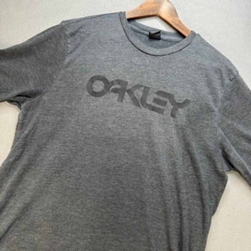 Oakley Custom Fit Graphic T-Shirt Regular Fit L Gray Heather Logo‎ Short Sleeve